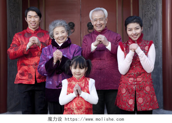 庆祝祝贺中国农历新年的幸福家庭幸福一家人幸福家庭幸福的人新年习俗拜年除夕